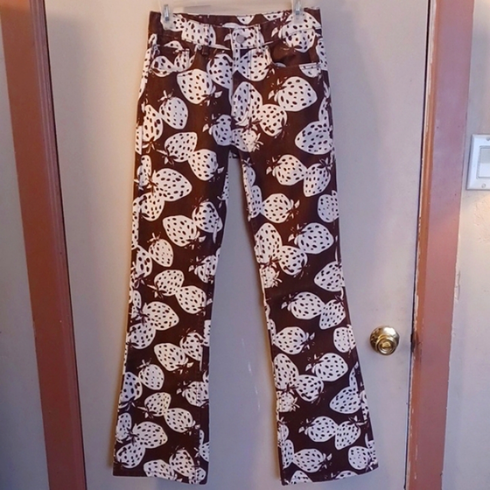90's Bootcut Strawberry Print Jeans!
